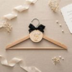Perchas para los Novios con Placa Grabada (Pack 2) - Imagen 2